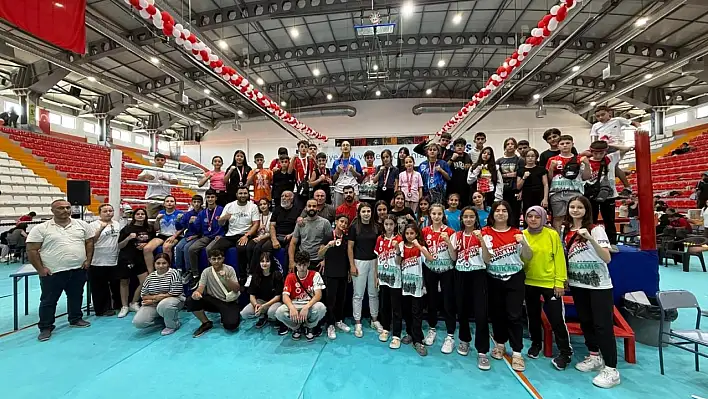 Kayserili sporcular Kars'ta madalyaları topladı!