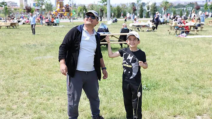 Kayserililer bahar şenliğinin keyfini çıkardı