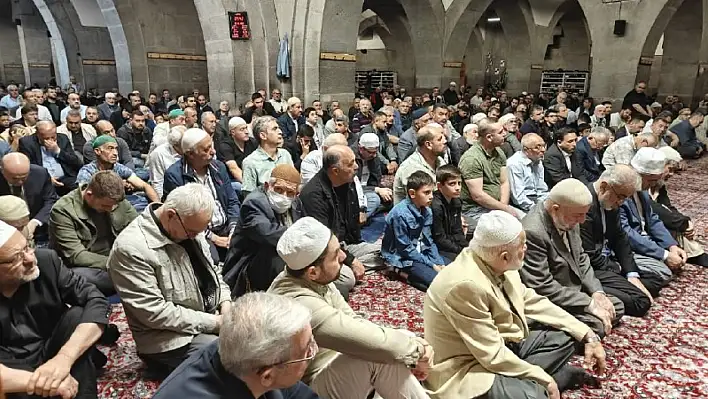 Kayserililer bayram dolayısıyla Camiileri doldurdu!