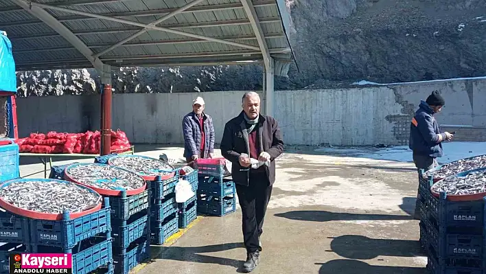 Kayserililer depremzedeler için seferber oldu