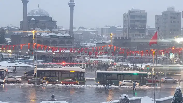 Kayserililer kar sevincini abartmayın - Uzmanı uyardı: Hastanelik olmayın!