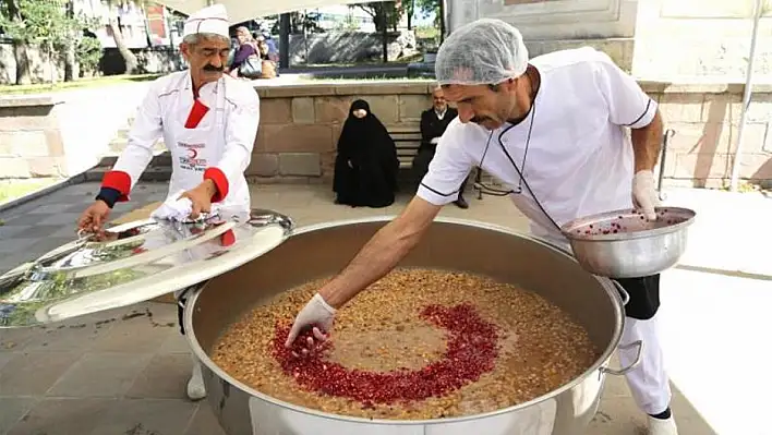 Kayserililere Aşure Gününe Özel Kızılay'dan Dağıtım!