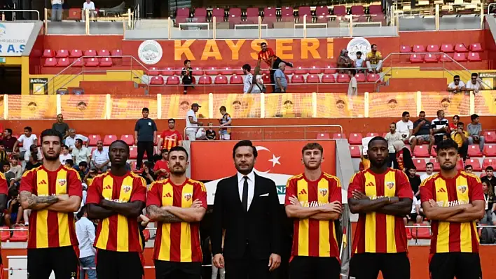 Kayserispor'da 8 yeni isim taraftarla buluştu