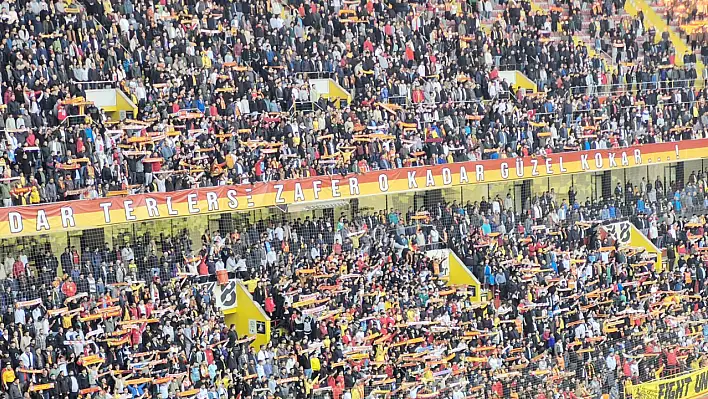 Kayserispor'da kahramanlar sahnede! Taraftarlar bakın hangi isimleri ön plana çıkardı?