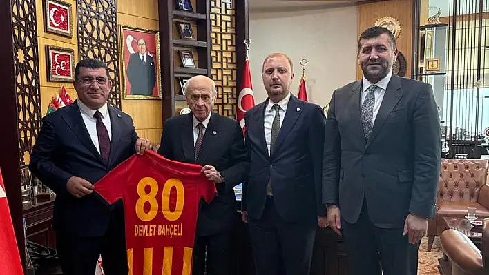Kayserispor'dan Devlet Bahçeli'ye ziyaret ve forma hediyesi...