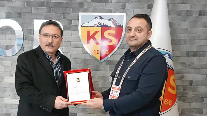 Kayserispor'dan Vali Gökmen Çiçek'e Altın Plaket takdim edildi