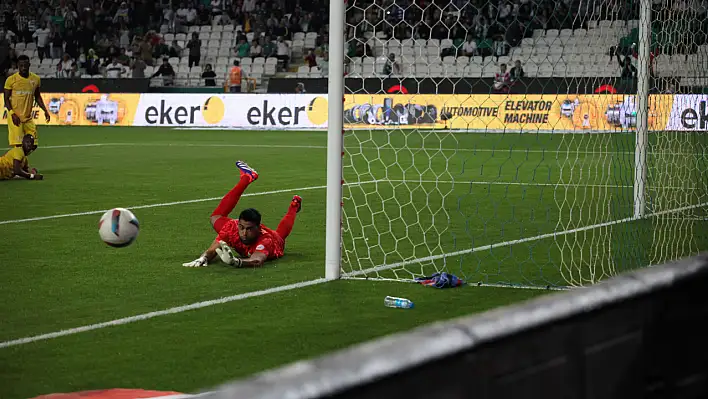 Kayserispor - Konyaspor Maçında İlk Yarı Berabere Bitti