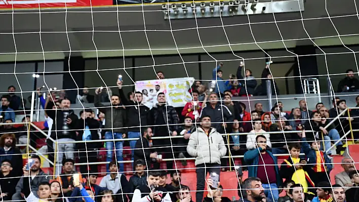 Kayserispor taraftarından romantik hareket...