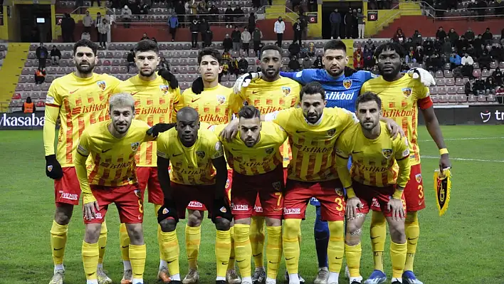 Kayserispor tel tel dökülüyor! Bir darbe de İstanbulspor'dan... (0-1)