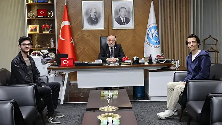 KAYÜ öğrencilerinden Rektör Karamustafa'ya ziyaret!