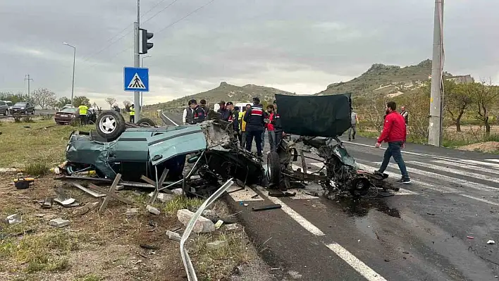 Kaza yapan Tofaş marka otomobil ikiye bölündü