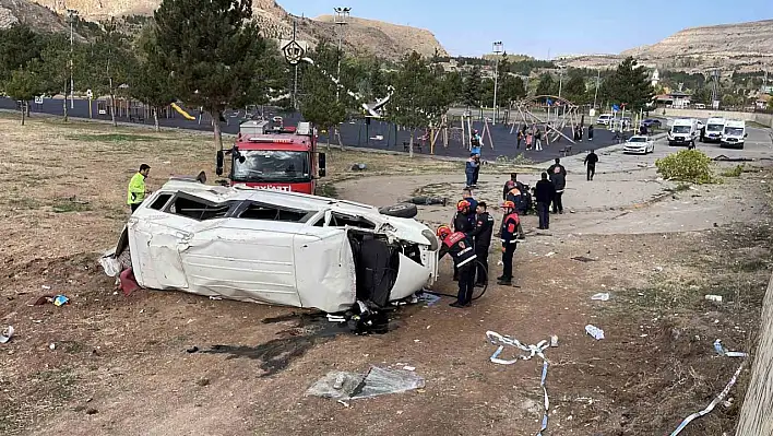 Sivas'ta minibüs kazasında yaralanan çocuk hayatını kaybetti