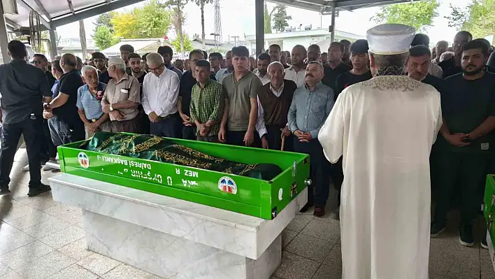 AK Parti eski ilçe başkanı son yolculuğuna uğurlandı...