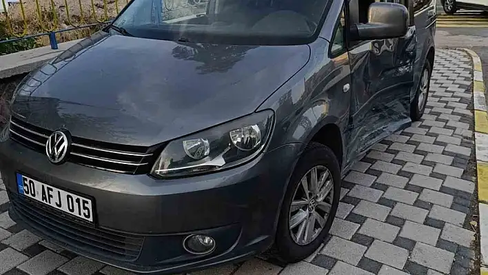 Kazada savrulan araç yayaya çarptı: 1 ağır yaralı