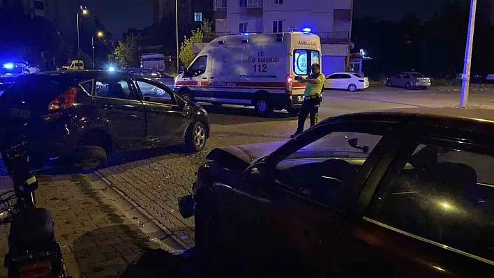 Gece yarısı park halindeki araca çarptı!