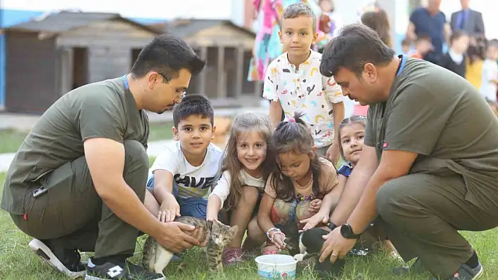 Kepez'de Çocuklar, Sokak Hayvanlarıyla Bir Gün Geçirdi