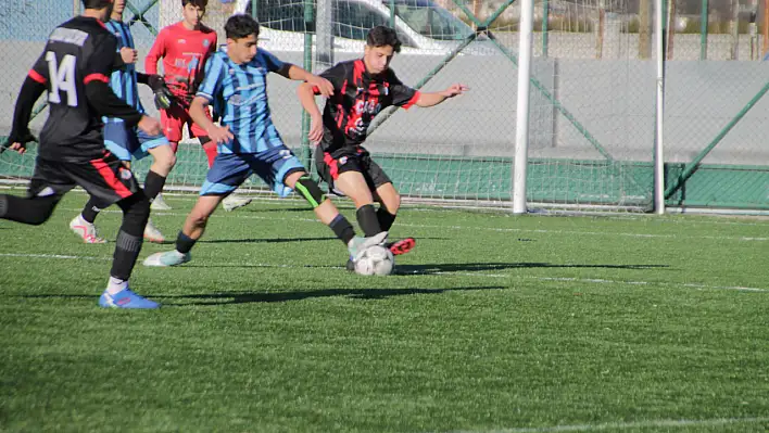 Kılıçaslan Yıldızspor 4 dakika maçı çevirdi! Üç Puanı 3 Golle Aldı - Kayseri Amatör Futbol