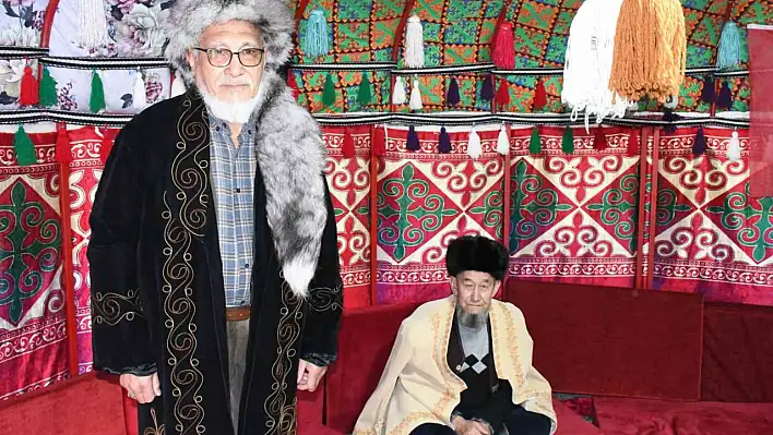 Kırgız aksakallıları otağ çadırında!