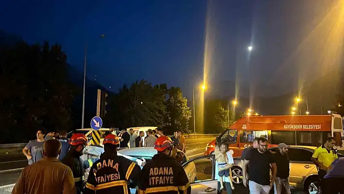 Kırmızı ışıkta geçen otomobil felakete yol açtı!