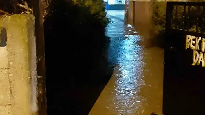 Kırşehir'de sağanak sele neden oldu