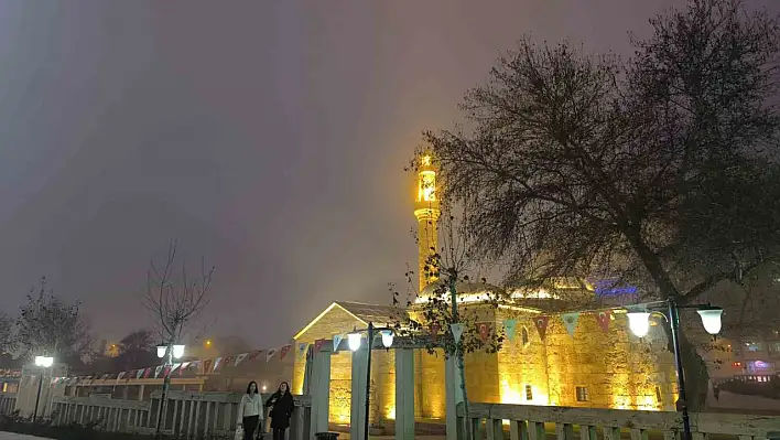 Yoğun sis görsel şölen oluşturdu