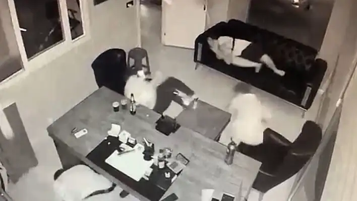 Kurşunlar havada gezdi, içerde olanlar panik yaşadı!