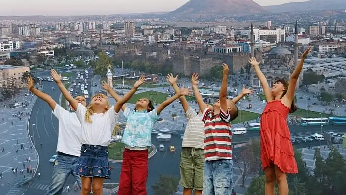 Kitap, eğlence ve tiyatro: Kayseri'de çocuklar için büyük şenlik!