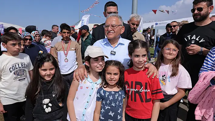 Kitap fuarı miniklerle doldu taştı: Etkinliklerin biri bitti biri başladı!
