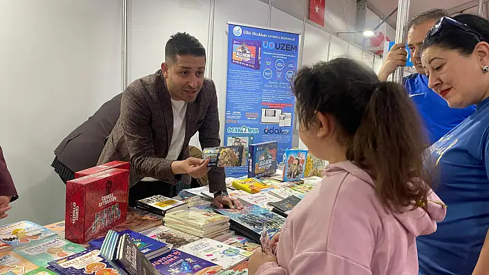 Kitap Fuarı'nda Ülkü Ocakları'na yoğun ilgi!