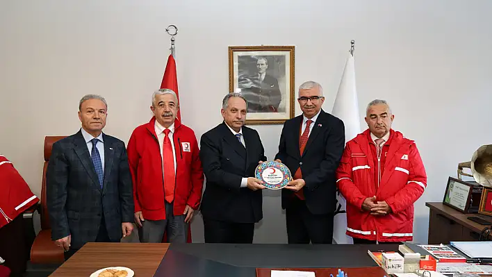 Kızılay'dan Başkan Yalçın'a teşekkür plaketi