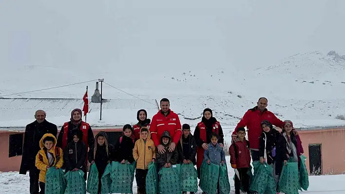 Türk Kızılay'dan Köy Okulu Öğrencilerine Anlamlı Ziyaret