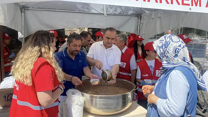 Kızılay Kayseri Şubesi, Aşure Dağıttı