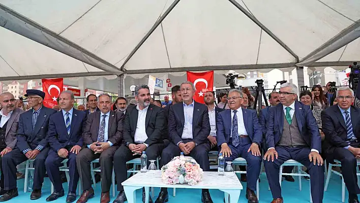 Başkan Yalçın,' İyiliğin amiral gemisi Talas'a demir attı'