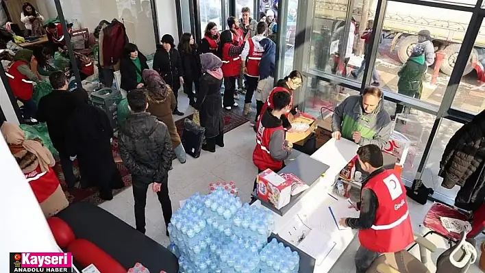 Kızılay Talas şubesi bağışları depremzedelere ulaştırıyor