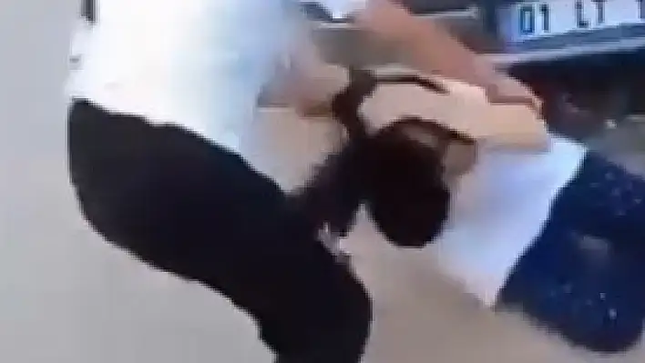 Adana'da genç kızlar arasında kavga kameraya yansıdı