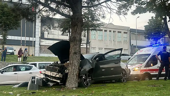 Kocasinan Bulvarı'nda kaza: Trafik sıkıştı, ulaşım aksadı!