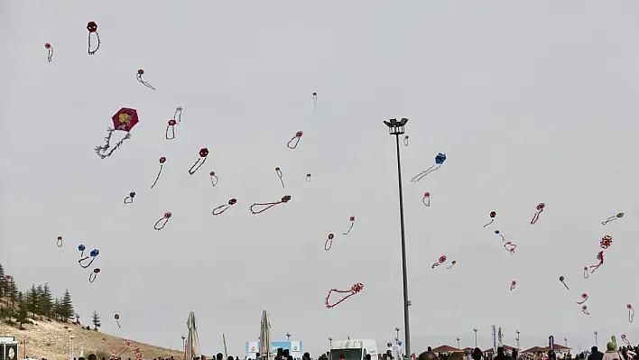 Kocasinan'da gökyüzü uçurtmalarla renklendi!