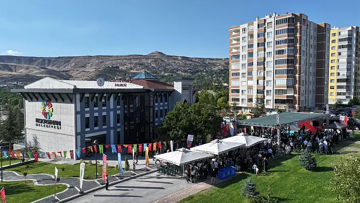 Kocasinan İlçe Halk Kütüphanesi açıldı: 20 bin kitaplık dev koleksiyon