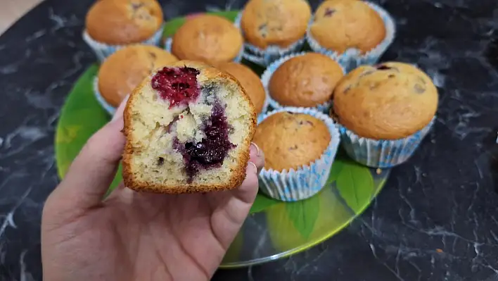 Kolay kek tarifleri – Orman meyveli muffin kek