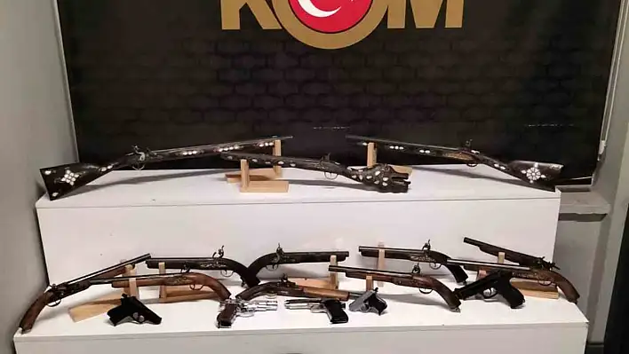Tarihi eser operasyonu - Çok sayıda silah bulundu!