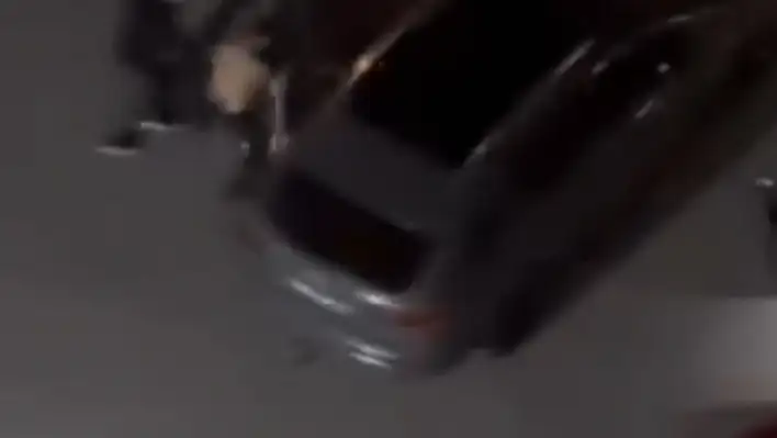 Komşular yumruk yumruğa birbirine girdi