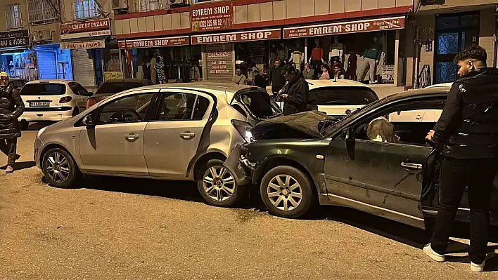 Kontrolsüz araç, 5 araca çarptı: Adana'da korkutan trafik kazası