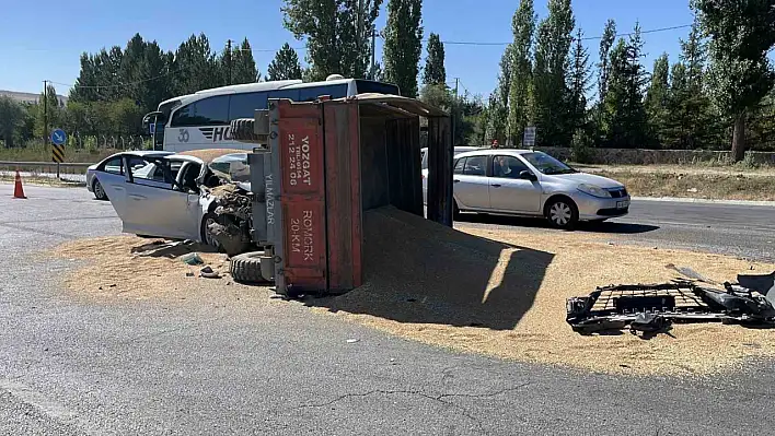 Kontrolsüz yola çıkan traktör kazaya neden oldu: Yaralılar var!