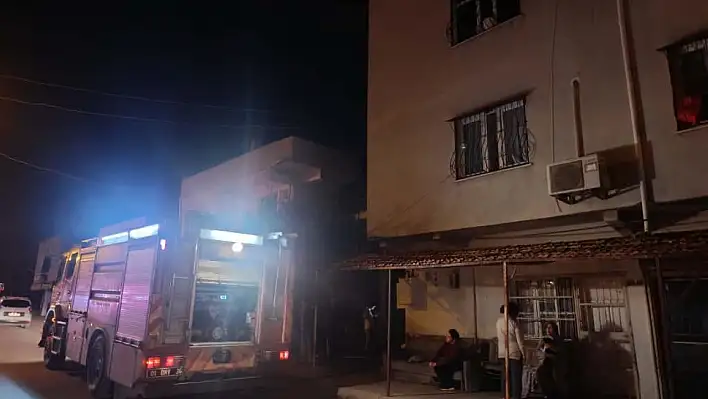 Kozan'da korkutan yangın: 4 kişi dumandan etkilendi