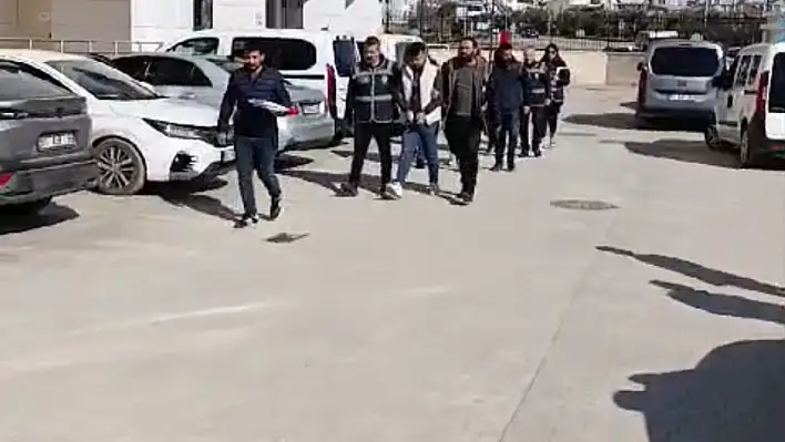 Tekme tokat dayak yiyen gencin, şüphelilleri serbest bırakıldı