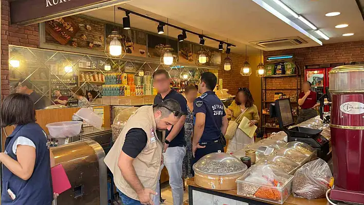 Kilolarca böceklenmiş ürün imha edildi!