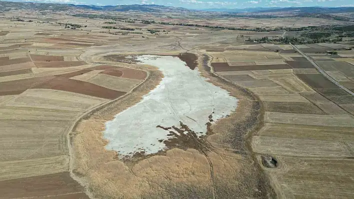 Kuşların dans ettiği Uylubağı göleti kuraklığa esir düştü...