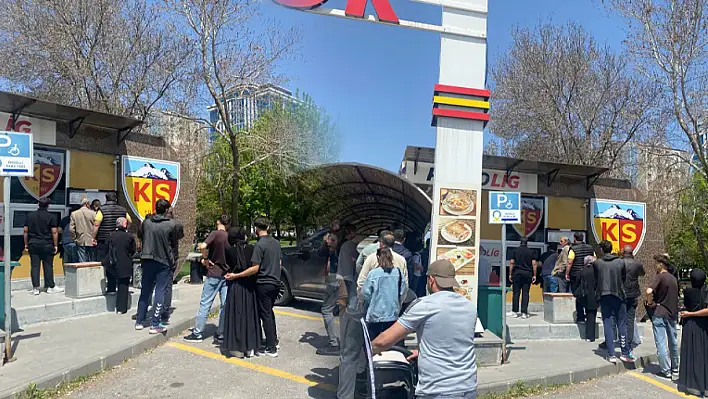 Maça günler kaldı – Passolig'de uzun kuyruklar oluştu!