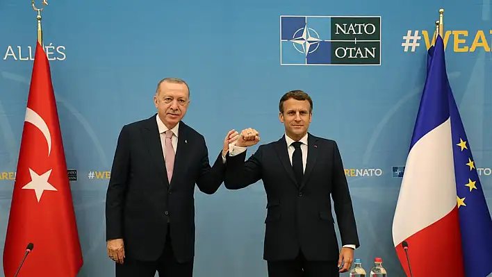 Macron'dan dikkat çeken tebrik