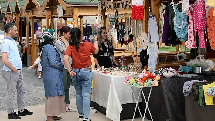 Maharetli Eller 21 Nisan Pazar günü Talas'ta